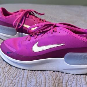 🌺 NIKE Women’s Amixa Lowtop Runner 🌺